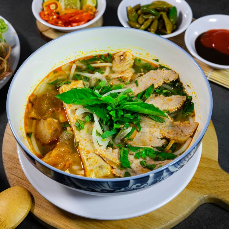Bún Bò Nạm Gân Chả