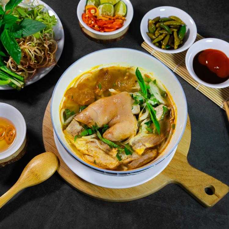 Bún Bò Nạm Giò Gân