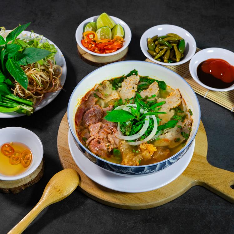 Bún Bò Tái Nạm Gân