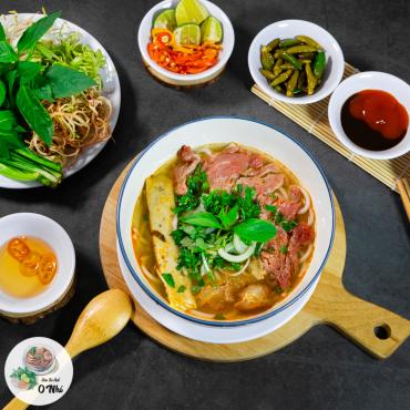Hình ảnh về Bún Bò Tái Chả Gân